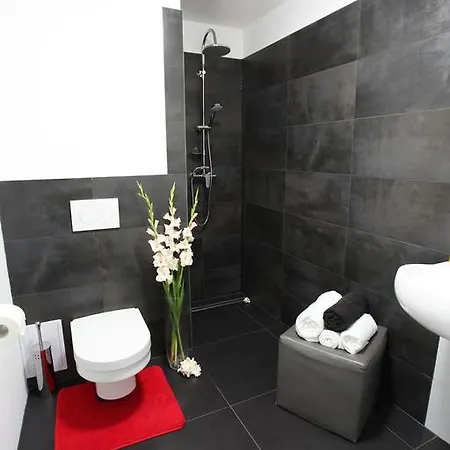 Garden House Apartment
